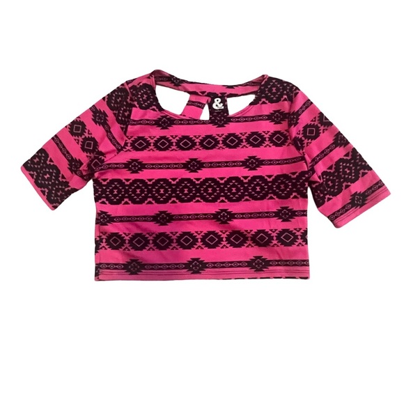 Ali and Kris Crop Top Tribal Top. Size: Large. Color: Fuchsia and Black - Picture 7 of 9